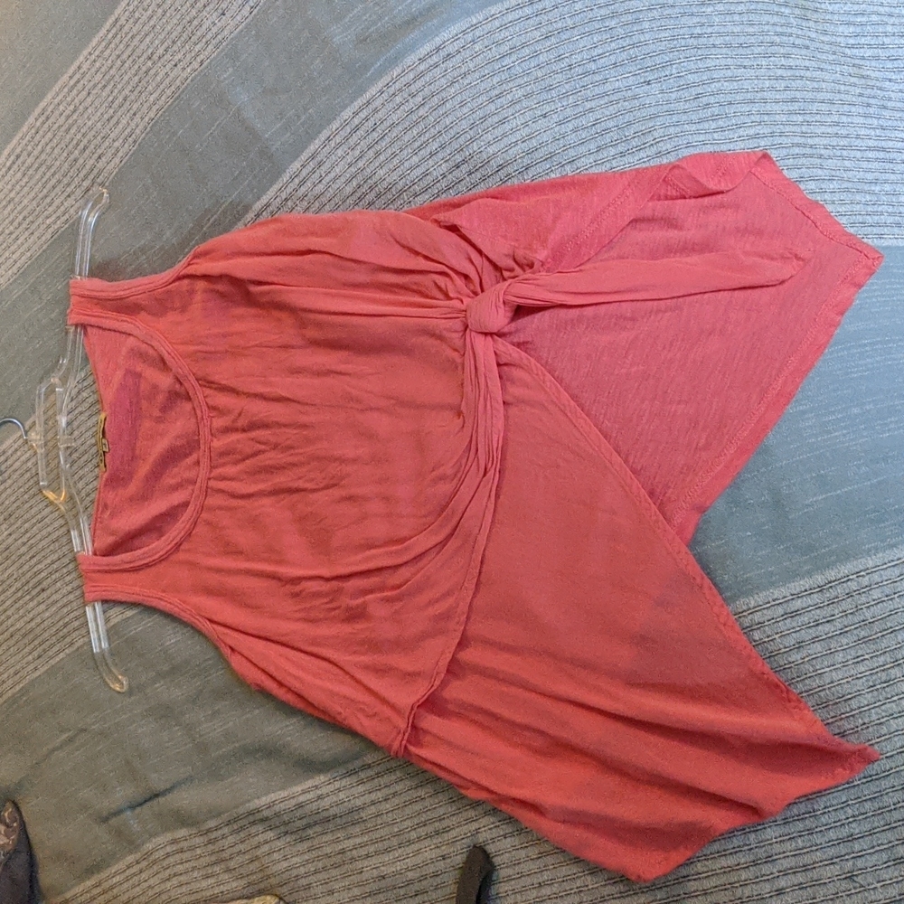 ⭐Coral asymmetrical top.